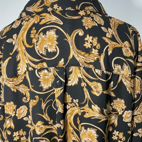 Torrid Womens  Black and Gold Patterned Shirt Size 2 CB-10 - Picture 9 of 10